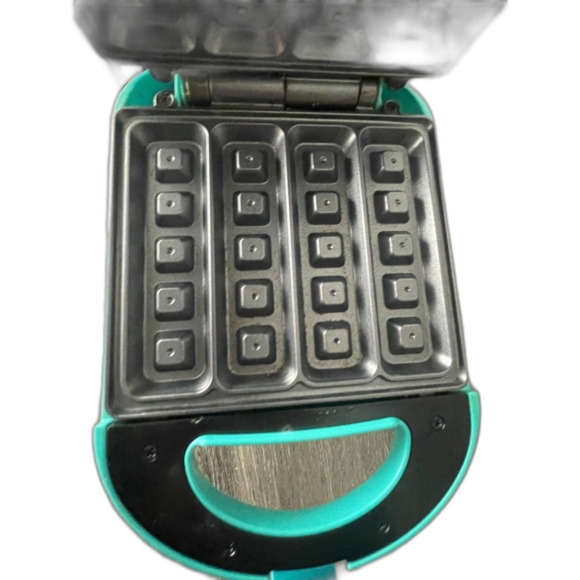 Babycakes Mini’s Waffle Stick Maker Teal Model WMM-40 with Box & Manual - Picture 5 of 7